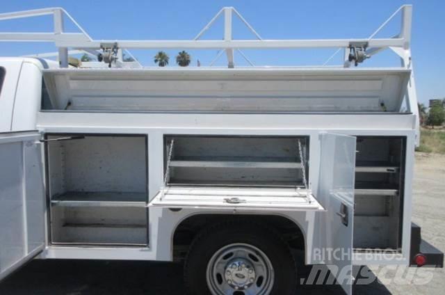Ford F250 Pagalbos kelyje automobiliai