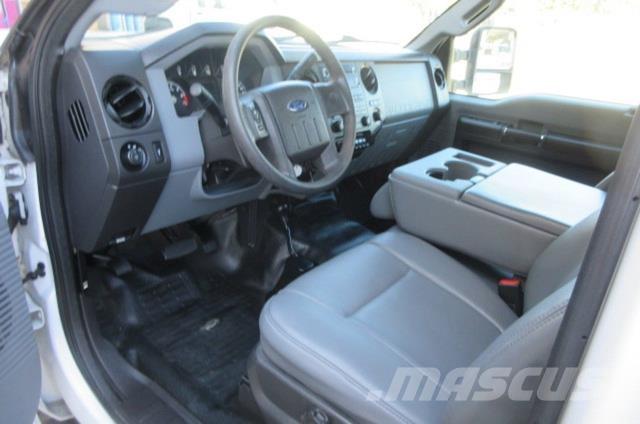 Ford F250 Pagalbos kelyje automobiliai