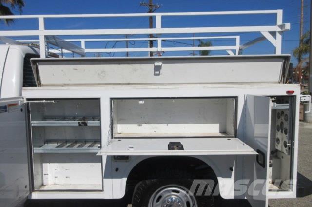 Ford F250 Pagalbos kelyje automobiliai