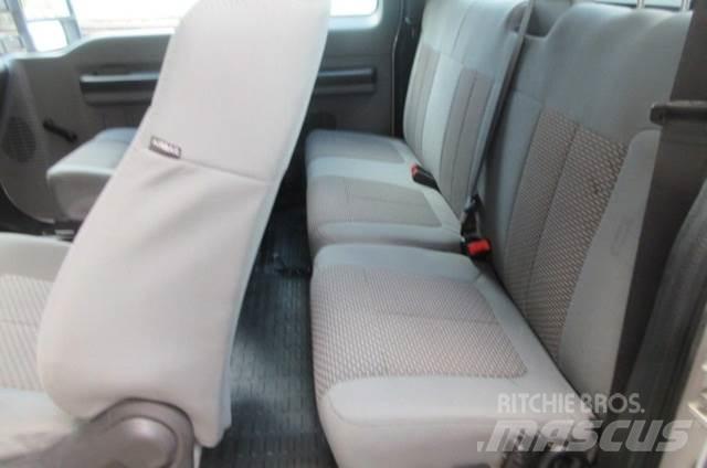 Ford F350 Pagalbos kelyje automobiliai