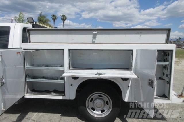Ford F350 Pagalbos kelyje automobiliai