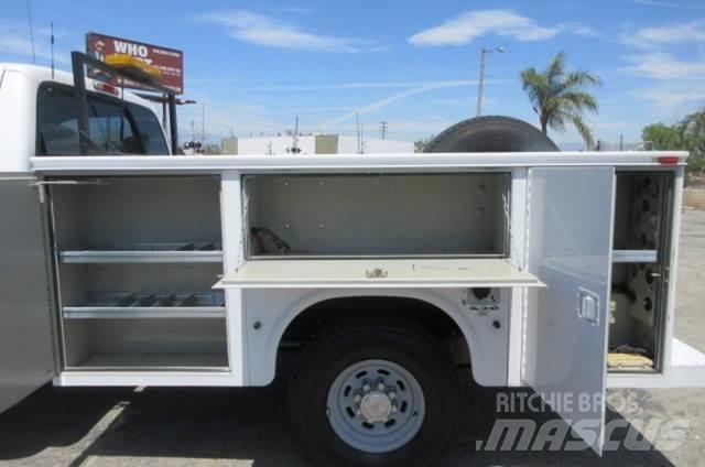 Ford F350 Pagalbos kelyje automobiliai
