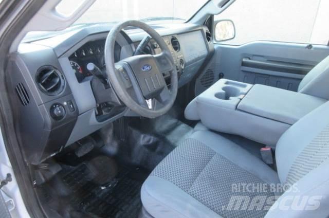 Ford F350 Pagalbos kelyje automobiliai