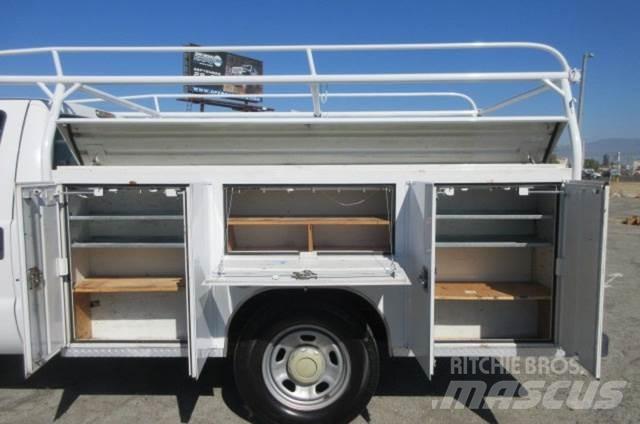 Ford F350 Pagalbos kelyje automobiliai