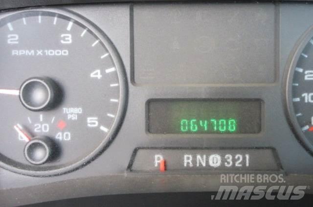 Ford F350 Pagalbos kelyje automobiliai