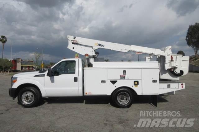Ford F350 Pagalbos kelyje automobiliai