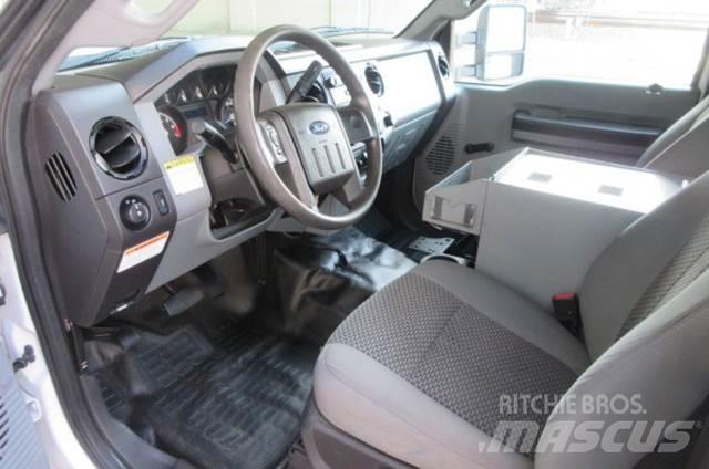 Ford F350 Pagalbos kelyje automobiliai