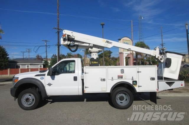 Ford F450 Pagalbos kelyje automobiliai
