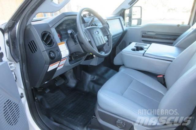 Ford F450 Pagalbos kelyje automobiliai
