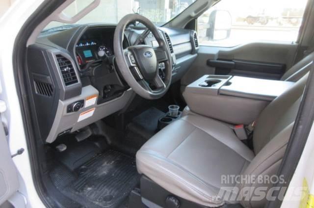 Ford F450 Pagalbos kelyje automobiliai