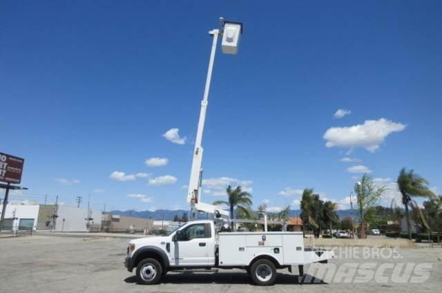 Ford F450 Pagalbos kelyje automobiliai