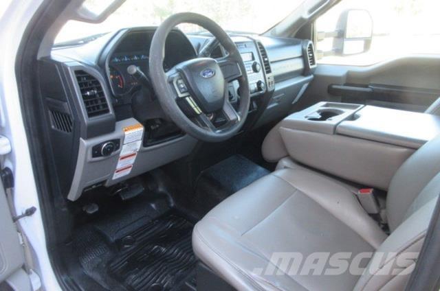 Ford F550 Pagalbos kelyje automobiliai
