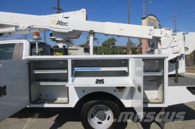 Ford F550 Pagalbos kelyje automobiliai