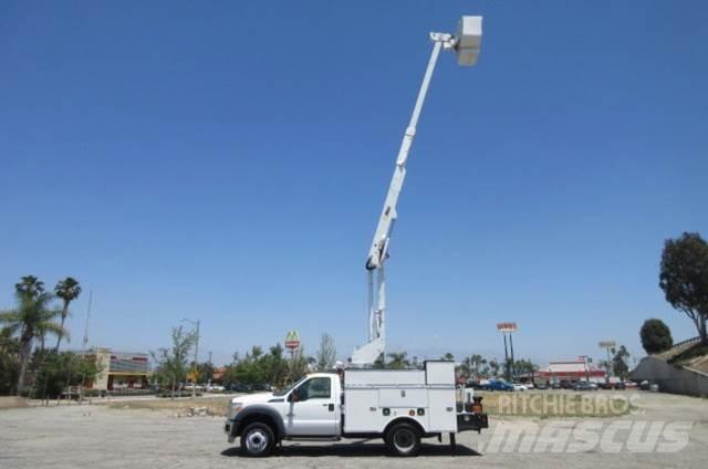 Ford F550 Pagalbos kelyje automobiliai