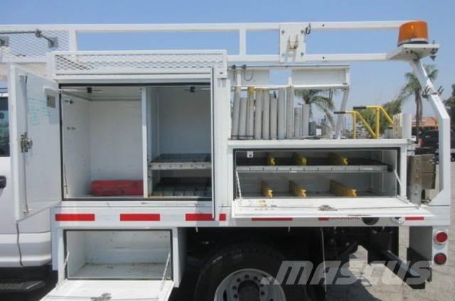 Ford F550 Pagalbos kelyje automobiliai