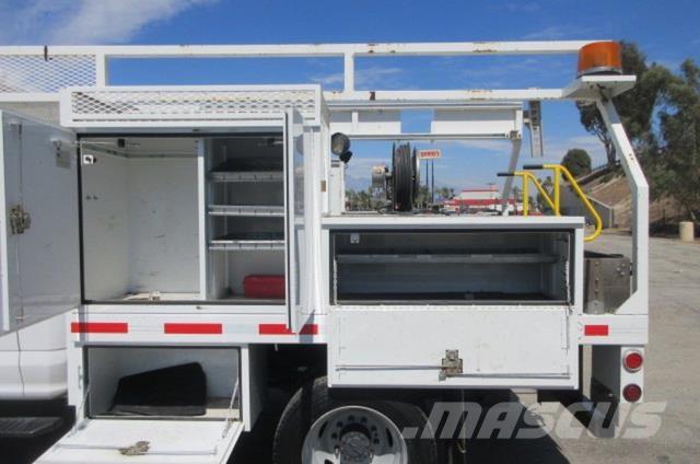 Ford F550 Pagalbos kelyje automobiliai