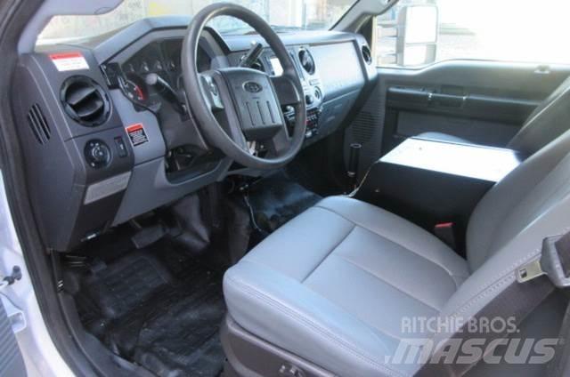 Ford F550 Pagalbos kelyje automobiliai