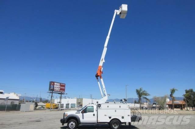 Ford F550 Pagalbos kelyje automobiliai