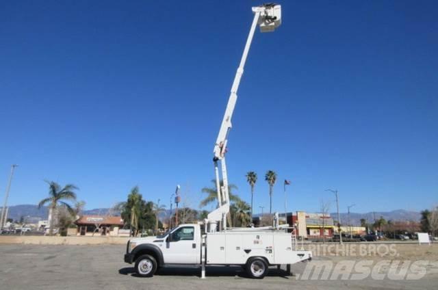 Ford F550 Pagalbos kelyje automobiliai