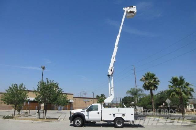 Ford F550 Pagalbos kelyje automobiliai