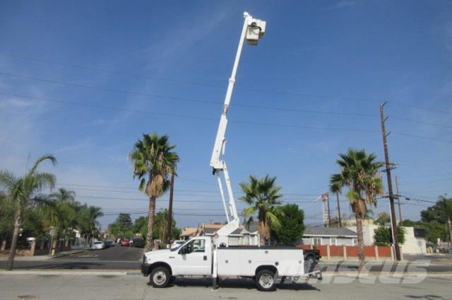 Ford F550 Pagalbos kelyje automobiliai