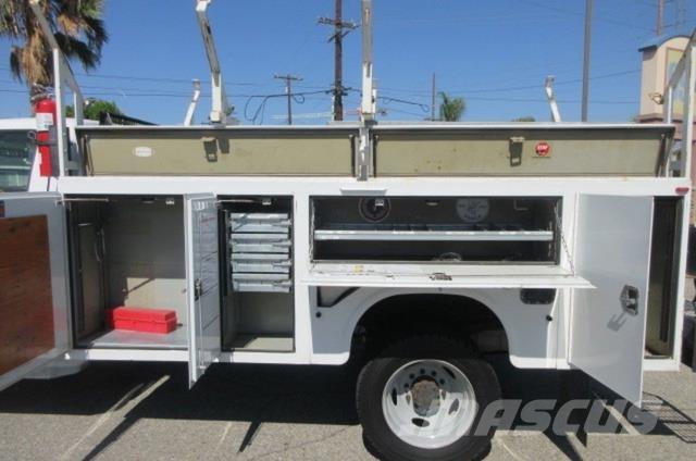 Ford F550 Pagalbos kelyje automobiliai