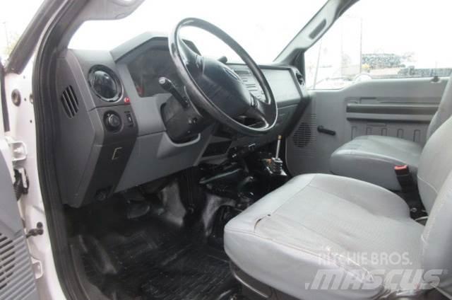 Ford F650 Pagalbos kelyje automobiliai