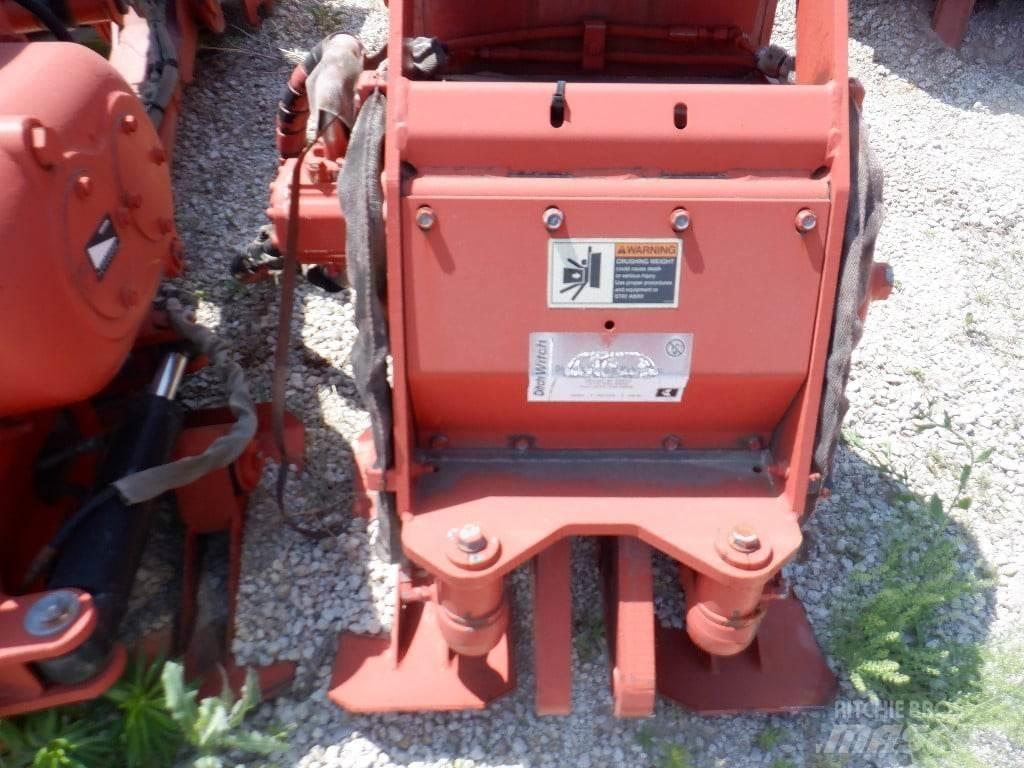 Ditch Witch M530 Plūgai