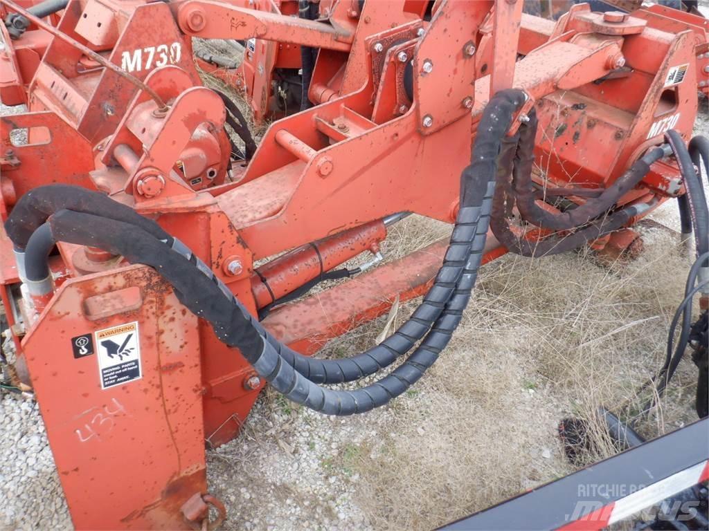 Ditch Witch M730 Plūgai