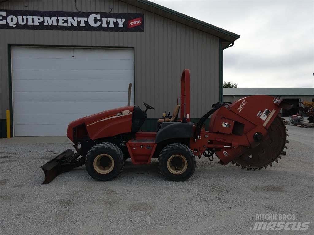 Ditch Witch RT55 Akmens ir betono pjūklai