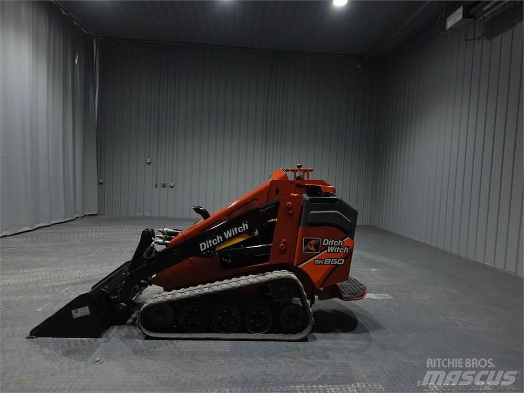 Ditch Witch SK850 Krautuvai su šoniniu pasukimu