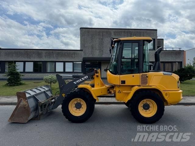 Volvo L 35 G Naudoti ratiniai krautuvai