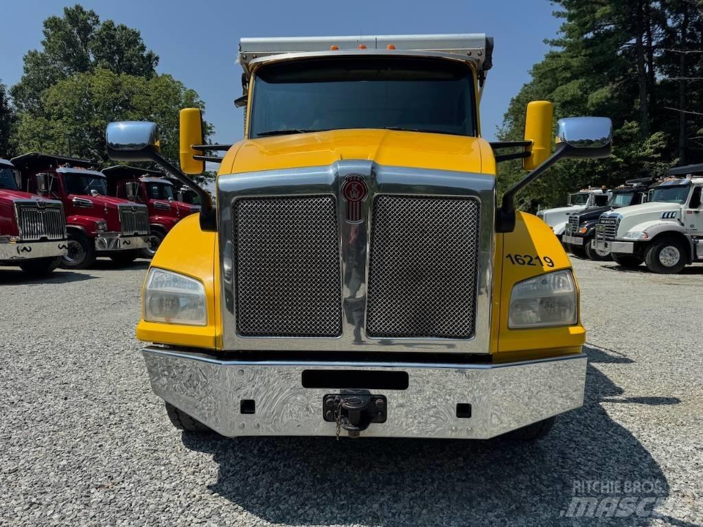 Kenworth T 880 Savivarčių priekabų vilkikai