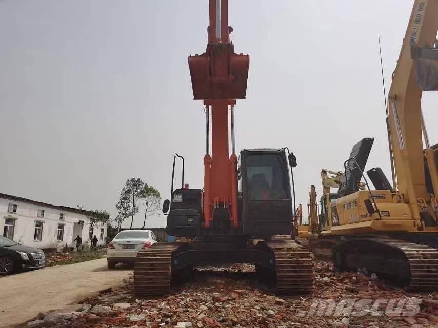 Hitachi ZX 210 Vikšriniai ekskavatoriai