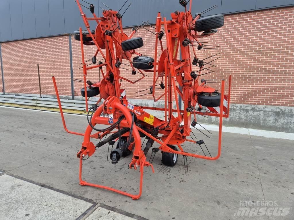 Kuhn 8702 Šieno grėbliai ir vartytuvai
