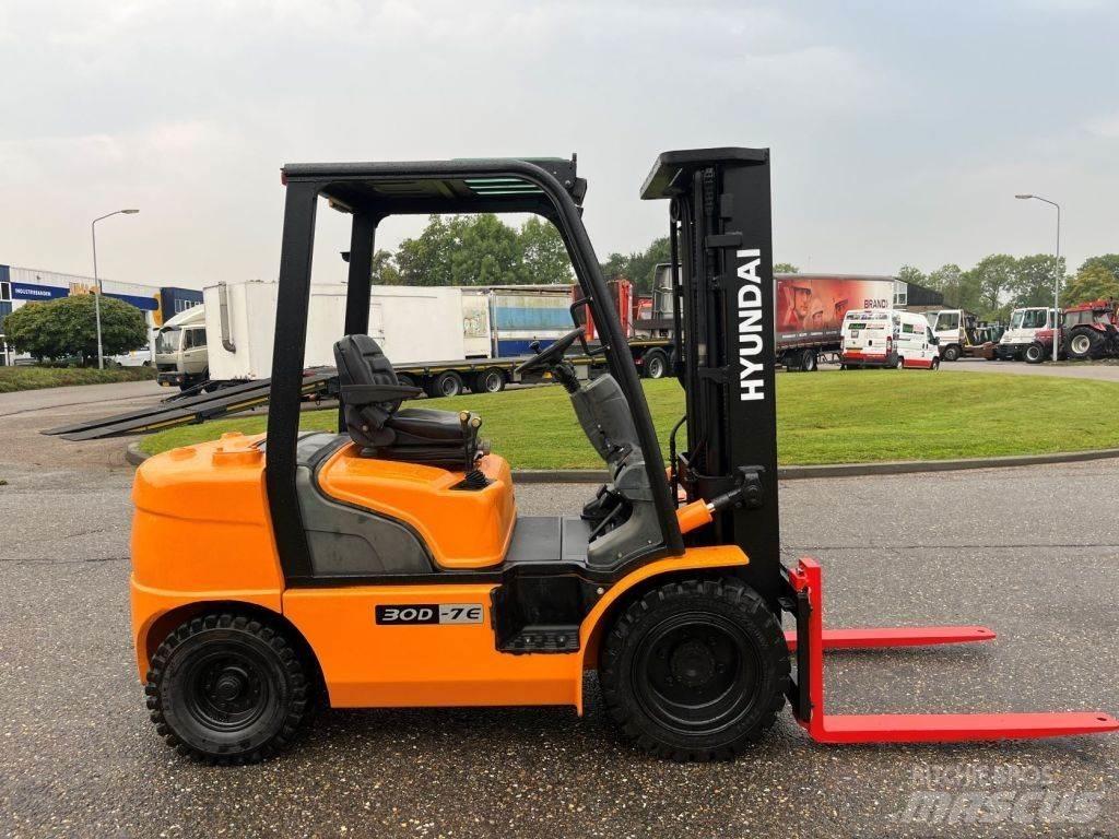 Hyundai 30D-7E Dyzeliniai krautuvai