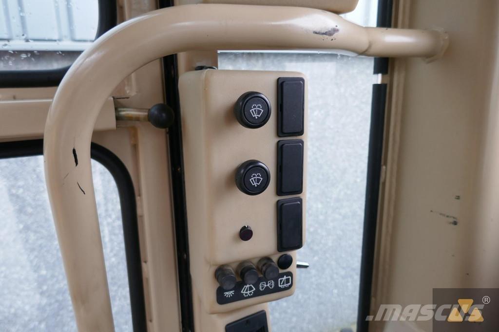 CAT 140H Ex-army Greideriai