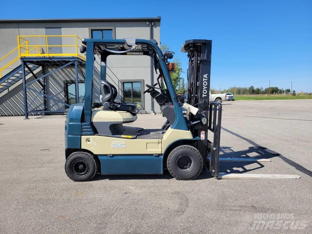 Toyota 8 FB 25 Elektriniai šakiniai krautuvai