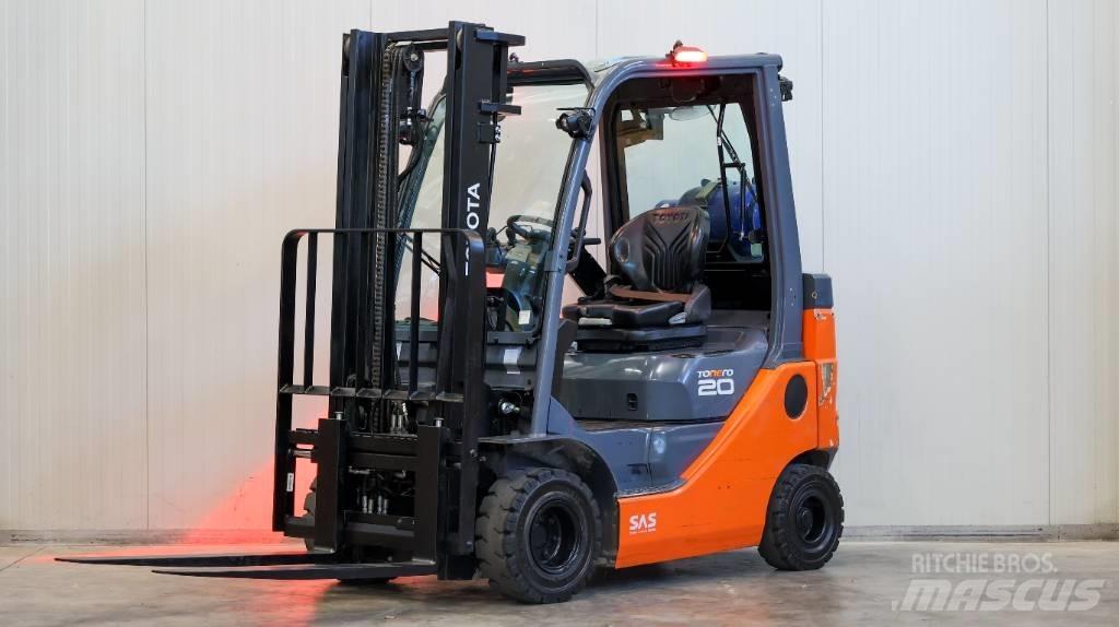 Toyota 02-8 FGKF 20 LPG (dujiniai) krautuvai
