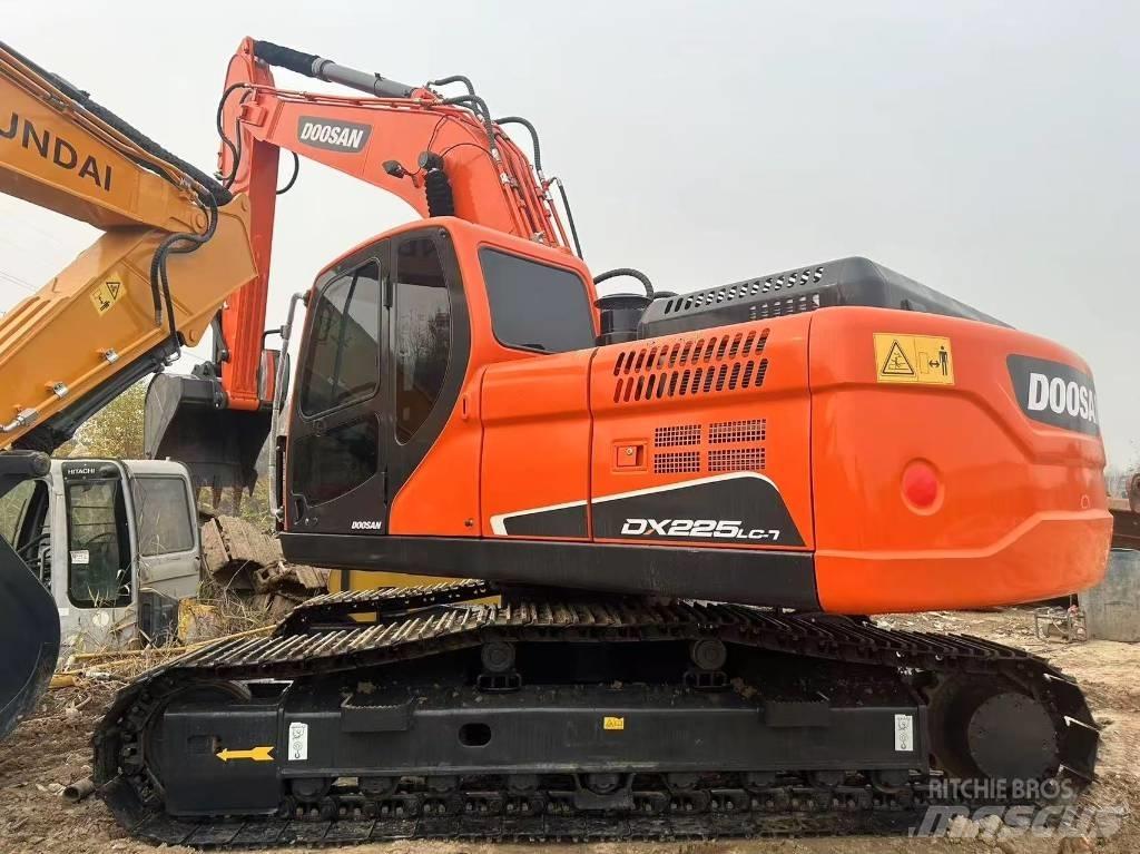 Doosan DX225LC-9C Vikšriniai ekskavatoriai
