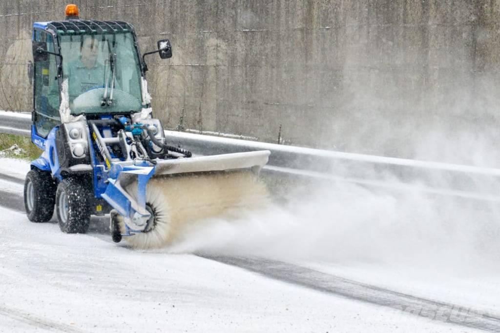 Multione 2.3 EFI Daugiafunkciniai pakrovėjai