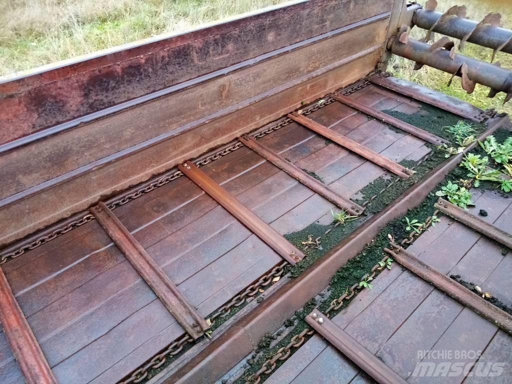  vene 11T Mėšlo barstytuvai