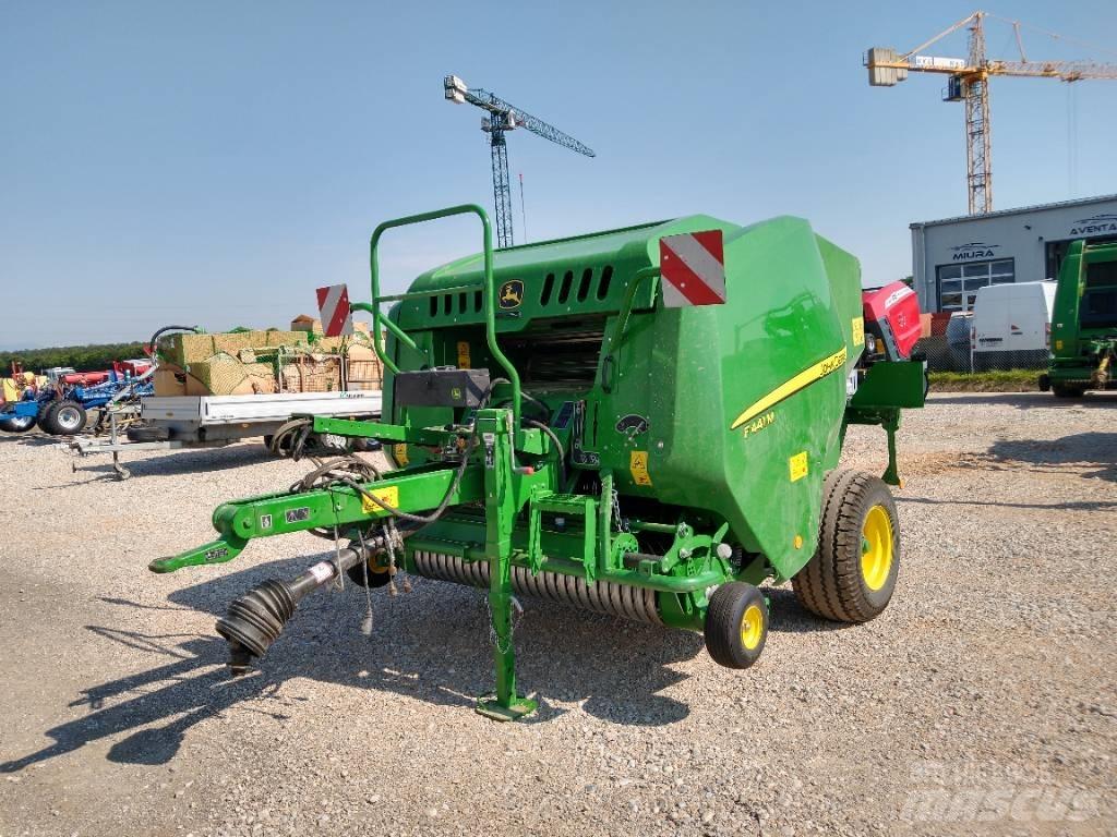 John Deere F441M Ritinių presai
