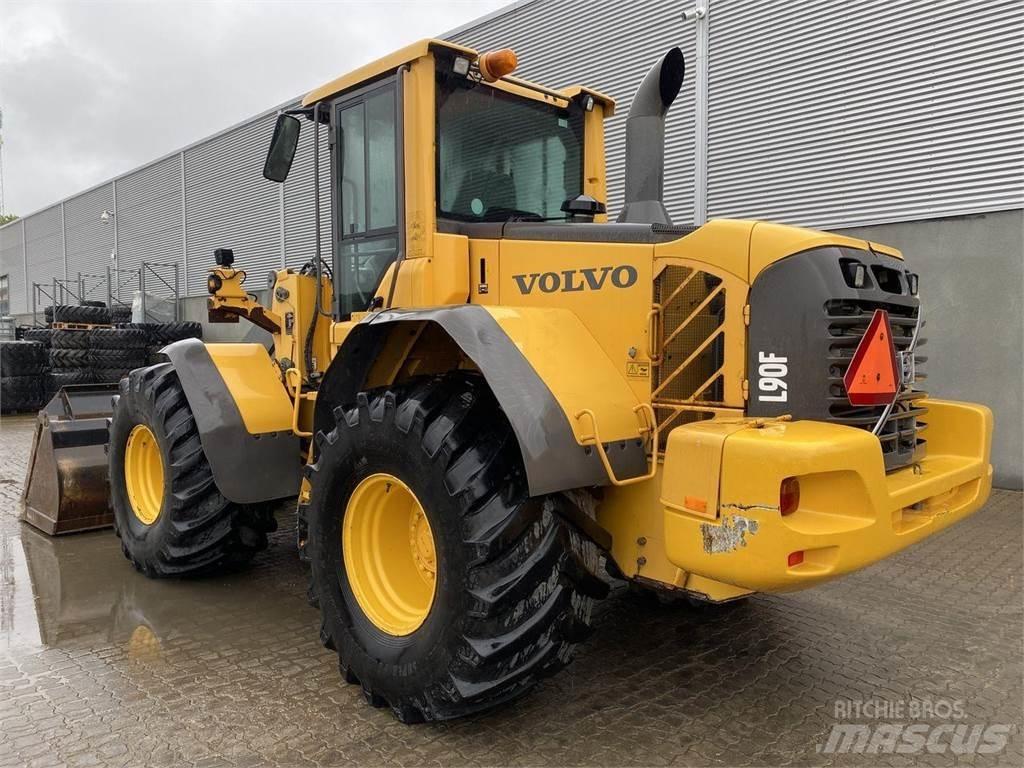 Volvo L90F Naudoti ratiniai krautuvai
