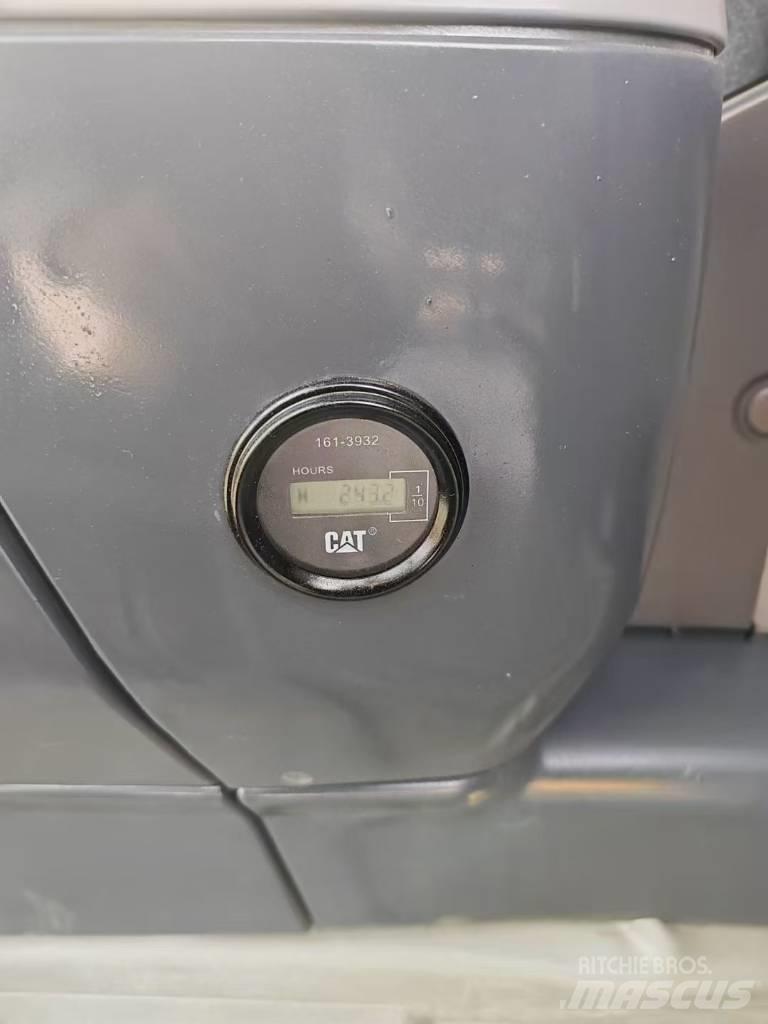 CAT 340D2L Vikšriniai ekskavatoriai