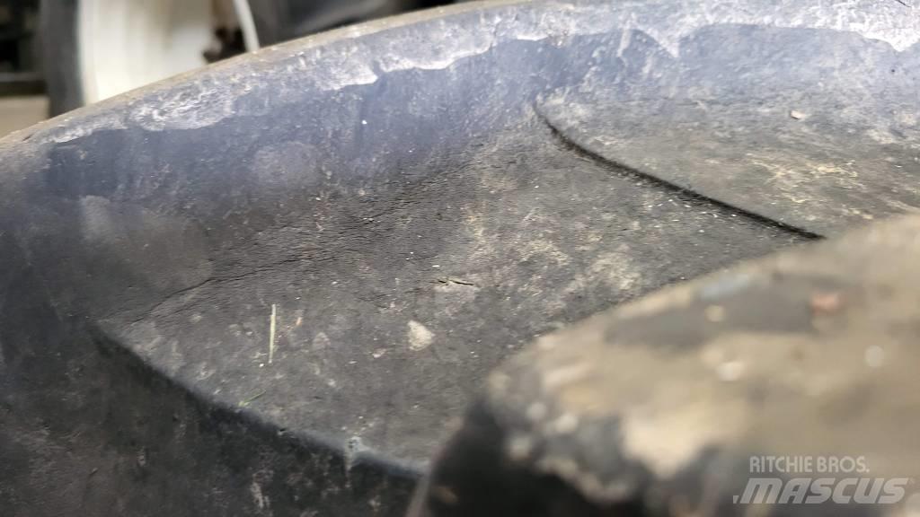 Trelleborg 540/65R30 Padangos, ratai ir ratlankiai