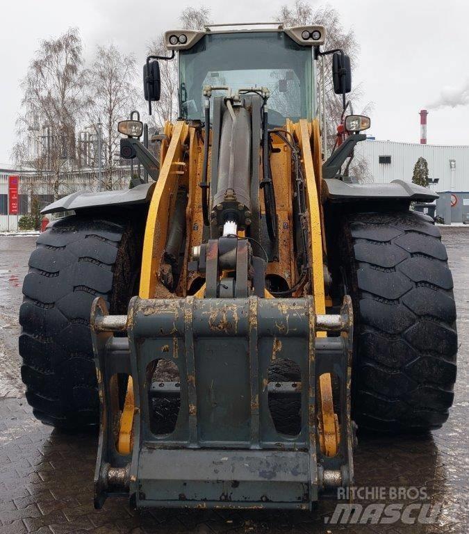 Liebherr L 580 Naudoti ratiniai krautuvai