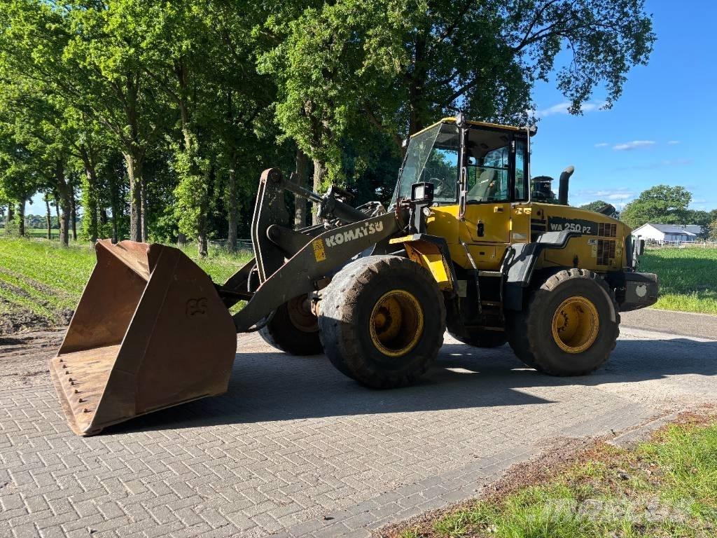 Komatsu WA250-6 Naudoti ratiniai krautuvai
