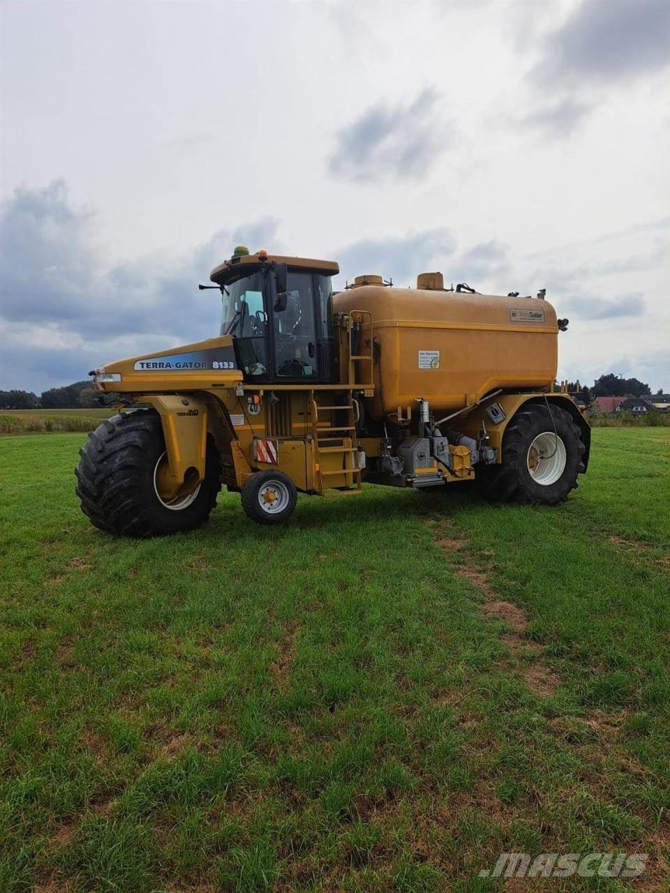 TerraGator 8133 Kita tręšimo technika