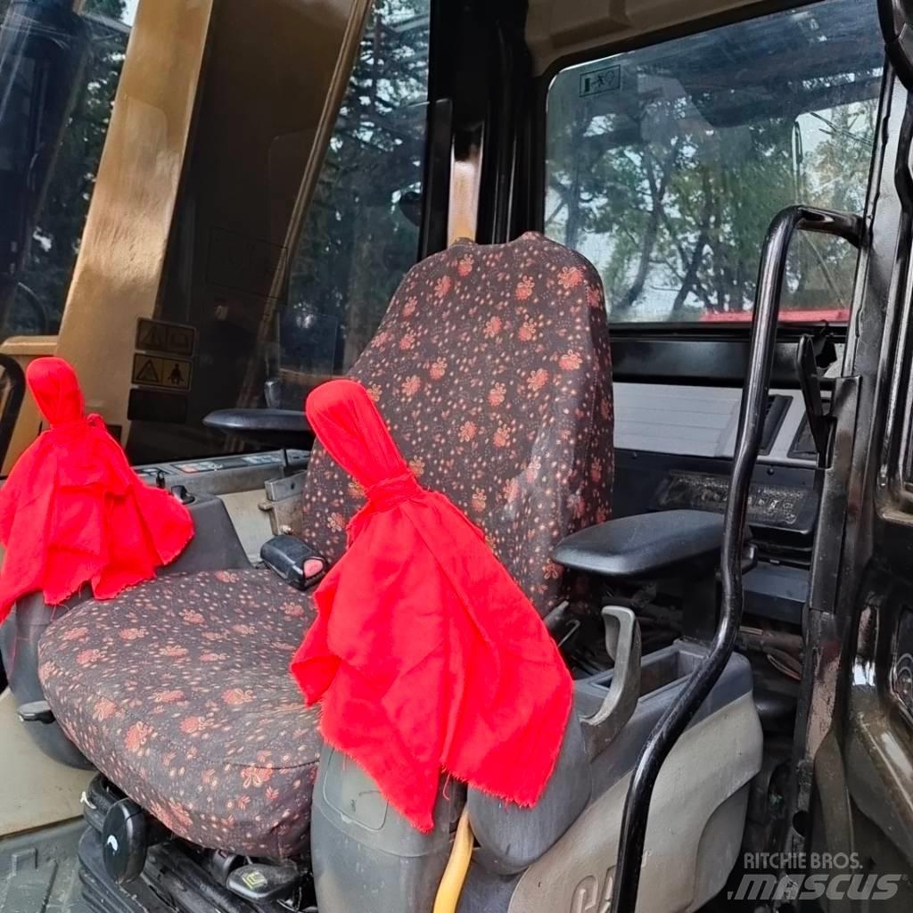 CAT 307 D Vidutinės galios ekskavatoriai 7-12 t